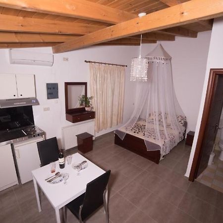 Bodikos Apartments Pitsidia Eksteriør billede
