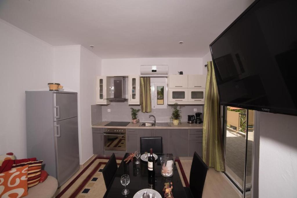 Bodikos Apartments Pitsidia Eksteriør billede